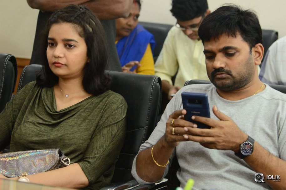 London-Babulu-Movie-Team-at-KBN-College-Vijayawada